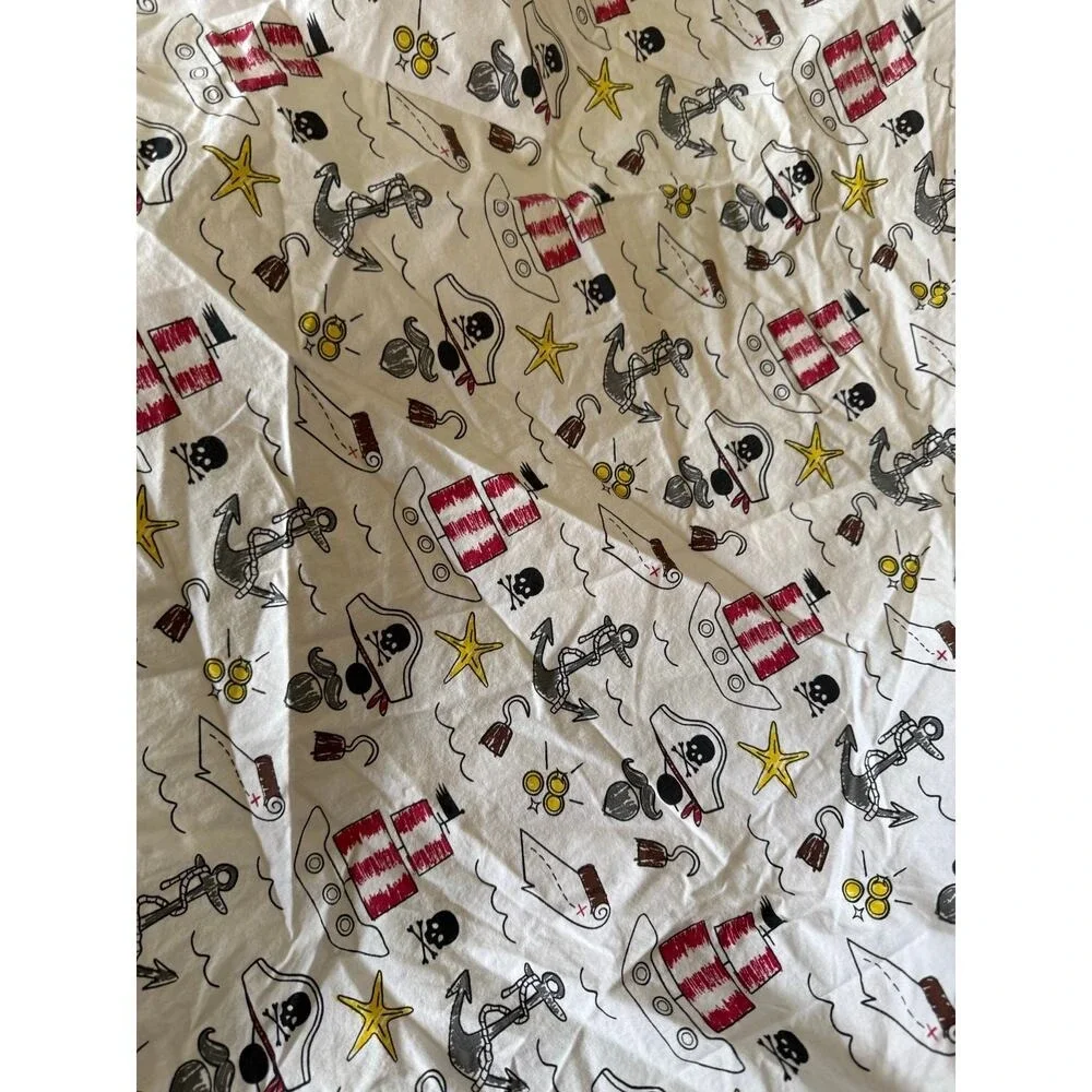 Pottery Barn‎ Pirate print fitted crib sheet